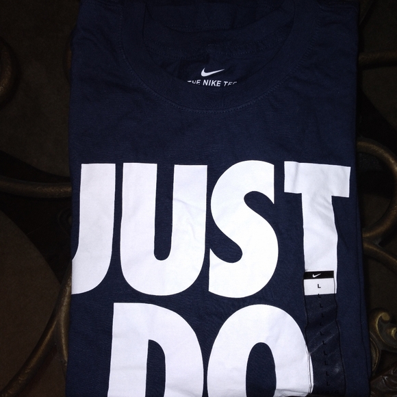 🎉Nike Tee - Picture 3 of 5